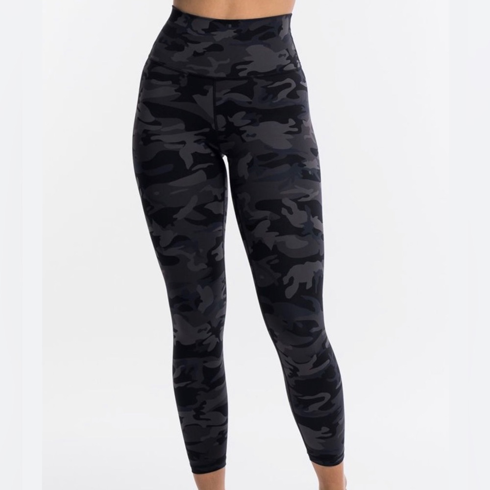 ECHT Force Scrunch Black Camo Leggings